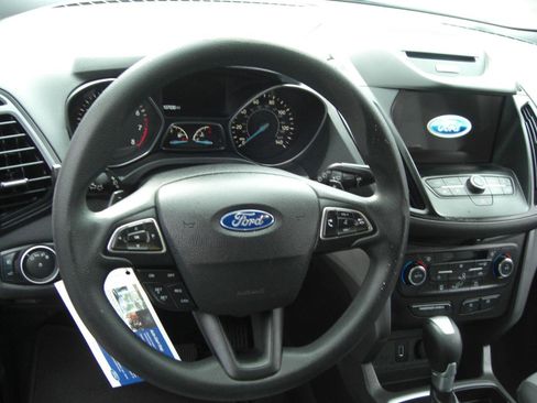 Used 2017 Ford Escape SE w/ Equipment Group 201A FWD image 10
