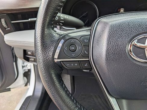 Used 2019 Toyota Avalon XLE w/ Moonroof Package image 15