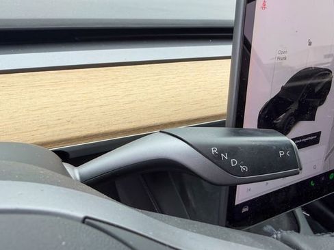 Used 2021 Tesla Model Y Long Range image 25