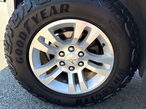 Used 2018 Chevrolet Silverado 1500 LTZ AWD/4WD image 17