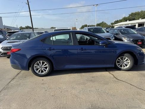 Used 2025 Toyota Camry LE FWD image 4