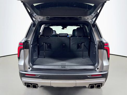 Certified 2025 Chevrolet Traverse LT FWD image 24