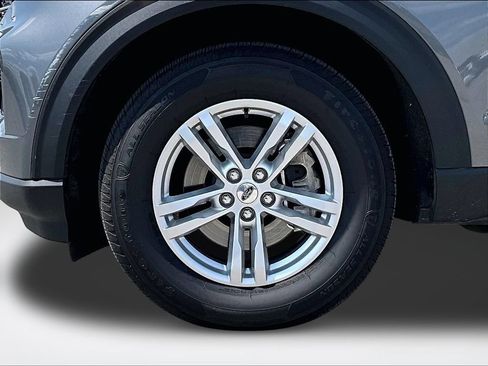 Used 2023 Ford Explorer XLT AWD/4WD image 10