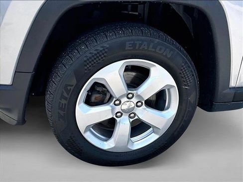 Used 2019 Jeep Compass Latitude w/ Popular Equipment Group AWD/4WD image 10