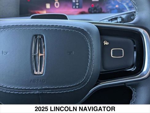 Used 2025 Lincoln Navigator Reserve w/ Jet Appearance Package image 15