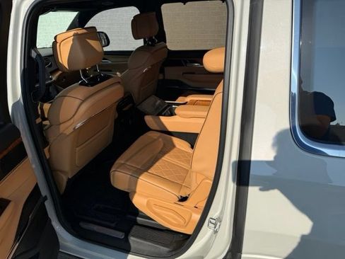 Used 2022 Jeep Grand Wagoneer Series III AWD/4WD image 32