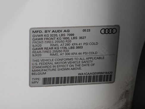 Used 2024 Audi Q8 e-tron Premium Plus w/ Premium Plus Package image 26