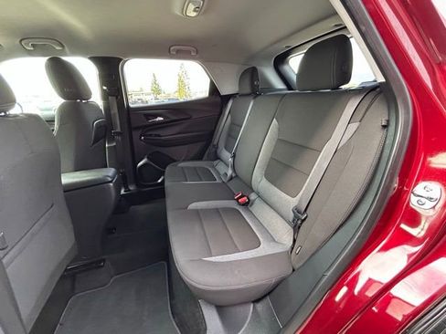 Used 2025 Chevrolet TrailBlazer LT AWD/4WD image 36