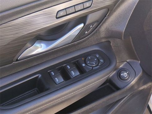 Used 2022 GMC Terrain SLT image 13
