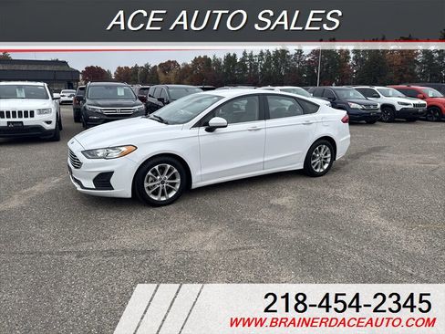 Used 2020 Ford Fusion SE image 1