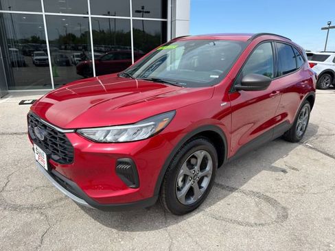 Used 2025 Ford Escape ST-Line w/ Tech Pack #1 FWD image 3