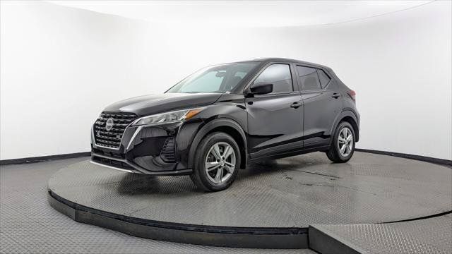 Used 2022 Nissan Kicks S FWD image 2