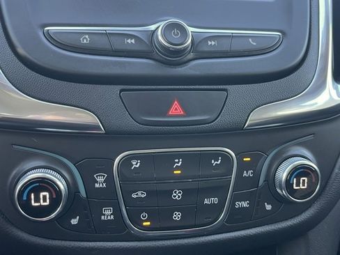 Used 2021 Chevrolet Equinox LT image 19