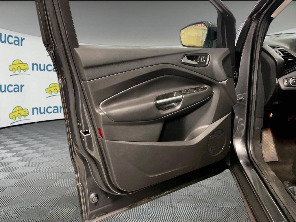 Used 2017 Ford Escape SE w/ SE Leather Comfort Package AWD/4WD image 9