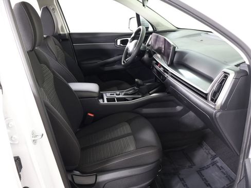 Used 2024 Kia Sorento LX FWD image 30