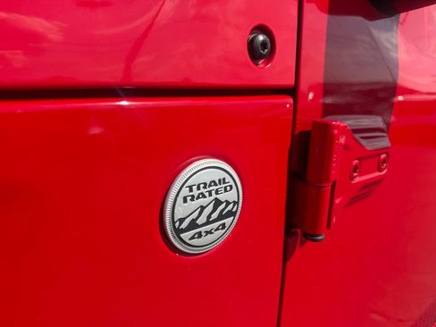 Used 2020 Jeep Wrangler Unlimited Sahara AWD/4WD image 9