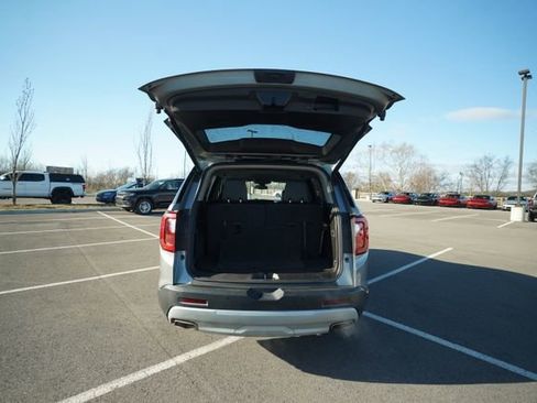 Used 2023 GMC Acadia SLT image 18