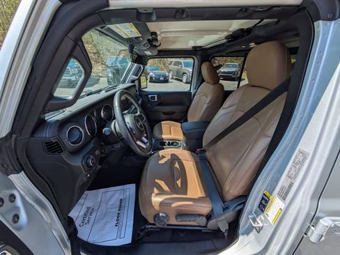 Used 2023 Jeep Wrangler Unlimited Sahara w/ Cold Weather Group AWD/4WD image 25