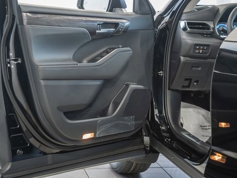 New 2026 Toyota Highlander Platinum image 43