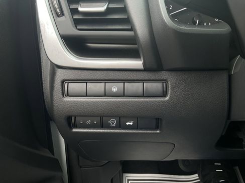 Used 2025 Nissan Rogue SV FWD image 21