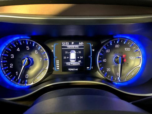 Used 2017 Chrysler Pacifica Touring image 25