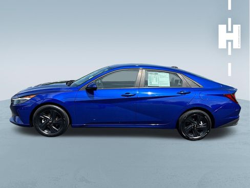 Used 2023 Hyundai Elantra SEL FWD image 3