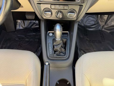 Used 2018 Volkswagen Jetta SE image 19