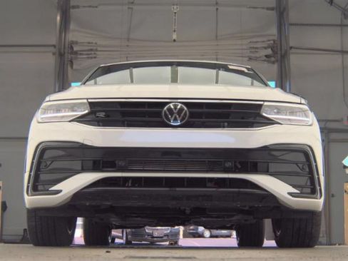 Used 2023 Volkswagen Tiguan SE R-Line AWD/4WD image 4