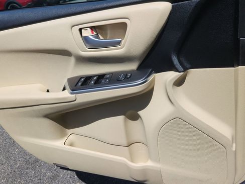 Used 2016 Toyota Camry LE FWD image 9