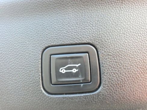 Used 2023 Chevrolet Suburban RST w/ Luxury Package image 35