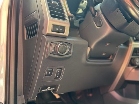 Used 2022 Ford F250 Platinum image 12