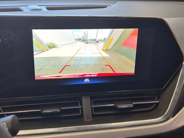 Used 2025 Chevrolet Trax LT FWD image 17