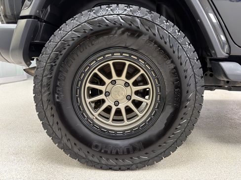 Used 2019 Jeep Wrangler Unlimited Sahara w/ Safety Group image 40