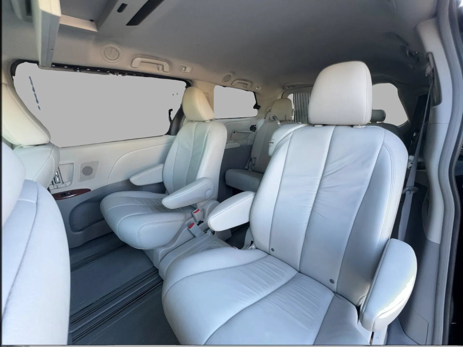 Used 2011 Toyota Sienna XLE w/ Premium Pkg FWD image 29