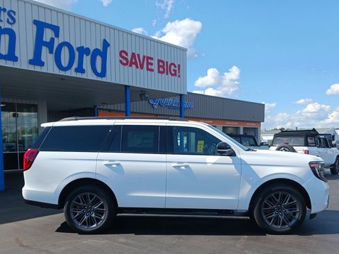 New 2025 Ford Expedition Platinum w/ Stealth Performance Package image 5