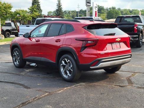 New 2026 Chevrolet Trax LT w/ LT Convenience Package FWD image 3