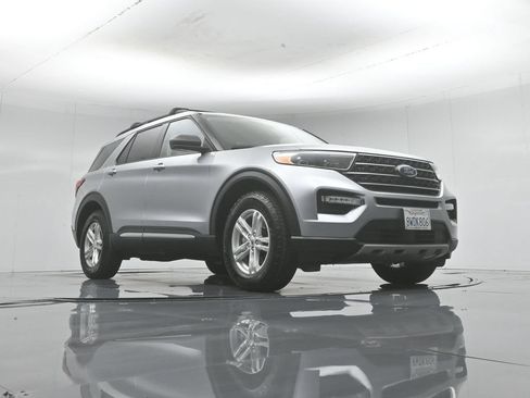 Certified 2021 Ford Explorer XLT w/ Equipment Group 202A AWD/4WD image 52