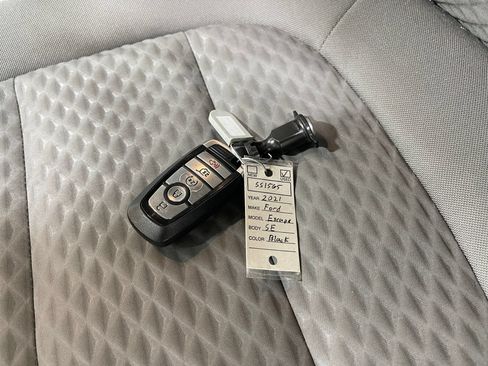 Used 2021 Ford Escape SE w/ SE Sport Appearance Package AWD/4WD image 35