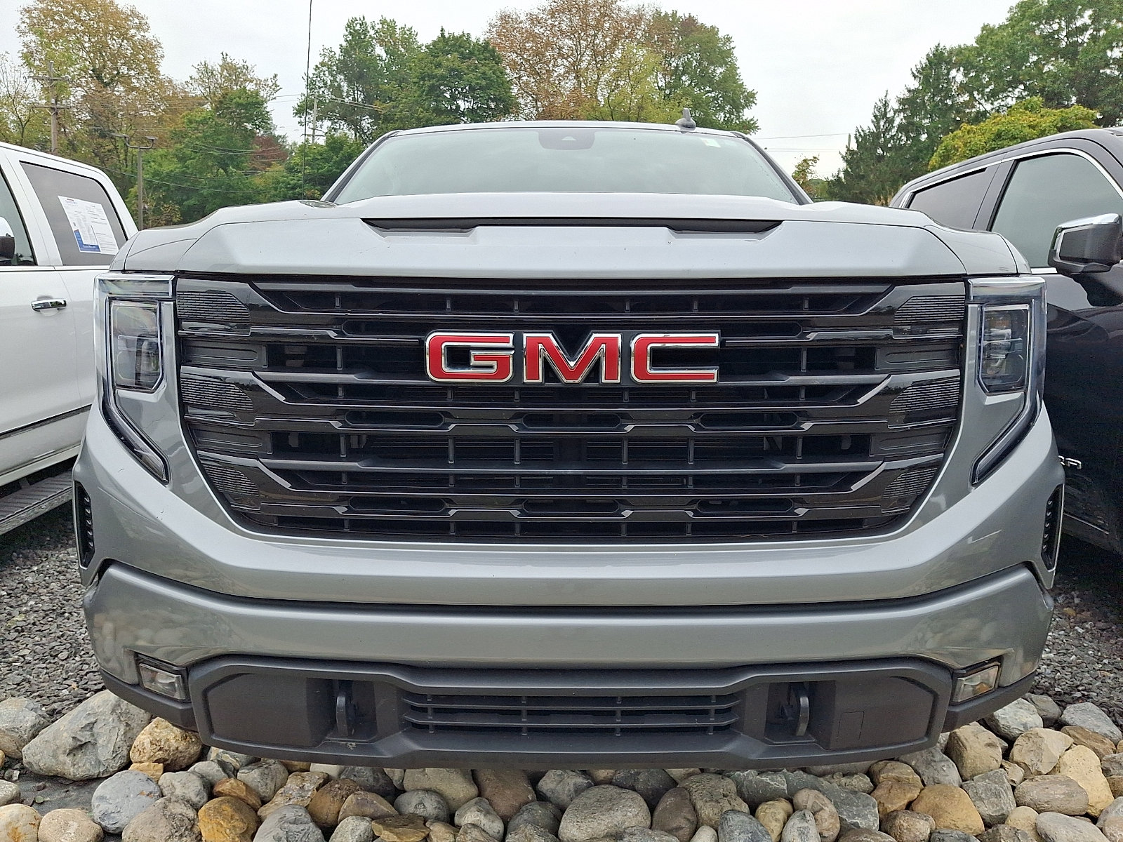 Used 2023 GMC Sierra 1500 Elevation AWD/4WD image 2