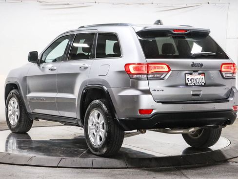 Used 2017 Jeep Grand Cherokee Laredo w/ Quick Order Package 23E AWD/4WD image 2