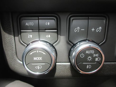 New 2026 GMC Yukon XL AT4 Ultimate AWD/4WD image 17