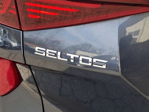 Used 2021 Kia Seltos EX image 29