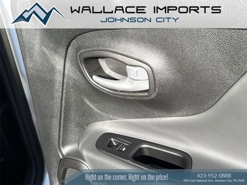 Used 2023 Jeep Renegade Latitude image 42