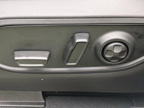 New 2025 Jeep Grand Cherokee Altitude image 24