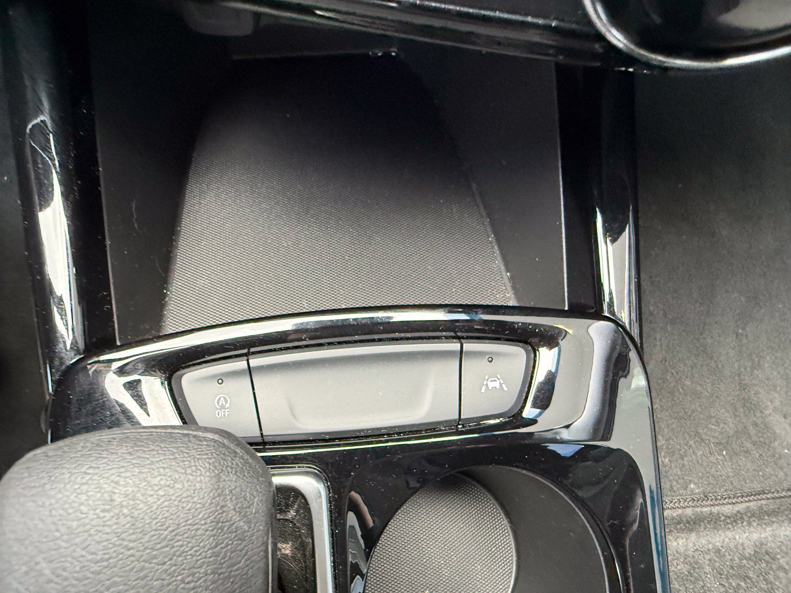 Used 2025 Chevrolet Trax LT FWD image 23