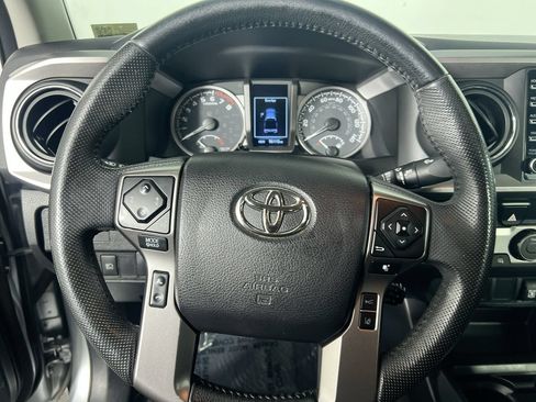 Used 2022 Toyota Tacoma SR5 w/ Technology Package RWD image 11