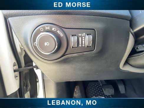 Used 2018 Jeep Compass Latitude w/ Popular Equipment Group FWD image 17