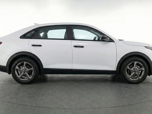 Used 2025 Kia K4 LXS image 11