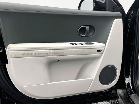 Used 2025 Hyundai Ioniq 5 Limited image 23