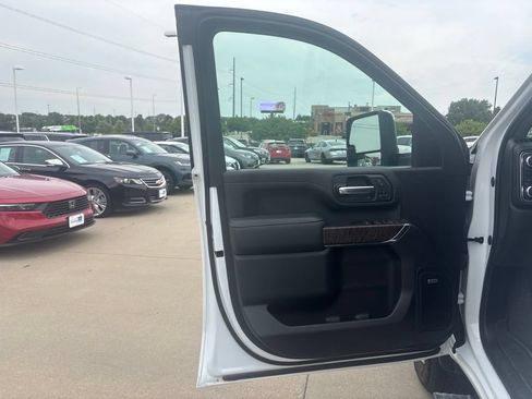 Used 2023 GMC Sierra 2500 Denali w/ Denali Ultimate Package AWD/4WD image 9